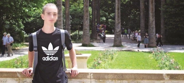 Ξέσπασμα των φίλων του 15χρονου στους ηθικούς αυτουργούς: «Είσαι περήφανος που εξαιτίας του κόμπλεξ σου χάθηκε μια ζωή;»